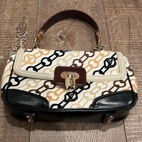 Extremely RARE EUC Louis Vuitton limited edition bag with original strap - Picture 3 of 6